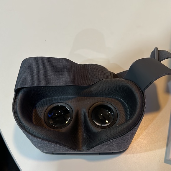 Fire Sale! 🔥 Google Daydream View VR Headset - Picture 8 of 10